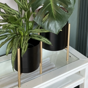 Кашпо металлическое на подставке кашпо на подставке, металлическое кашпо